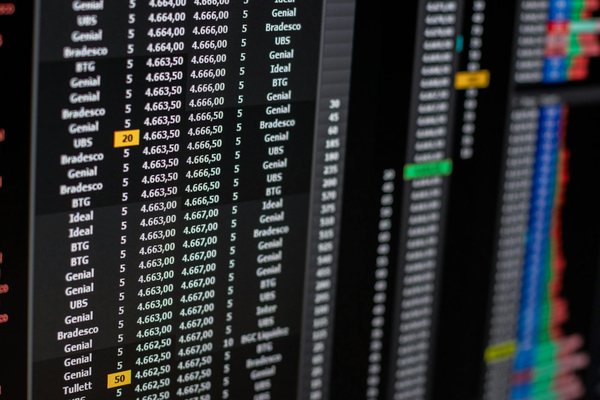 Comment optimiser les requêtes SQL pour améliorer les performances des bases de données MySQL?